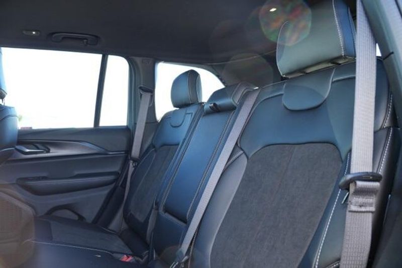 New 2025 Jeep Grand Cherokee Altitude XImage 10