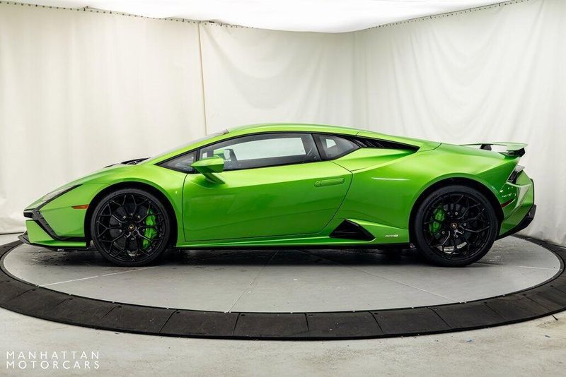 2024 Lamborghini Huracan Tecnica BaseImage 2