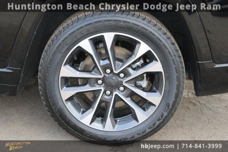 2021 Jeep Grand Cherokee L OverlandImage 9