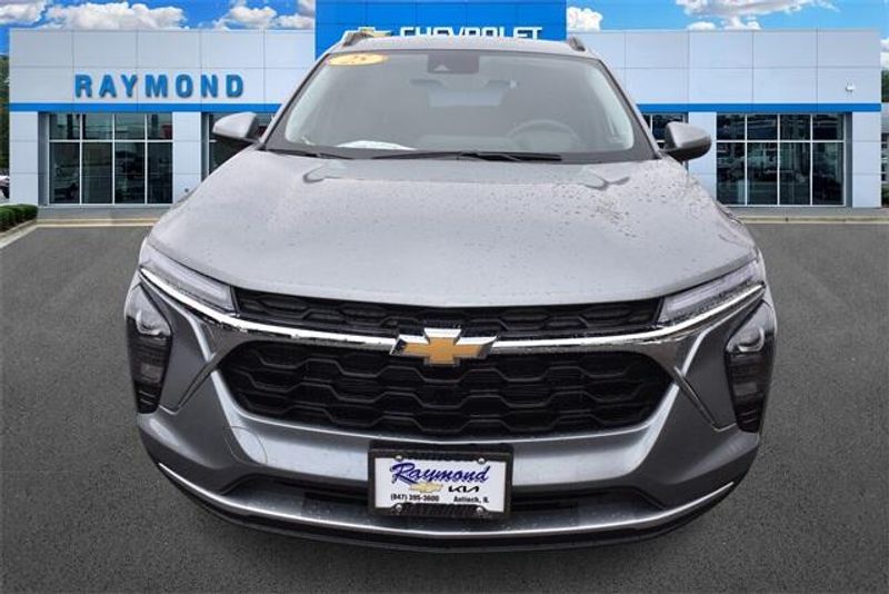 2025 Chevrolet Trax LTImage 8