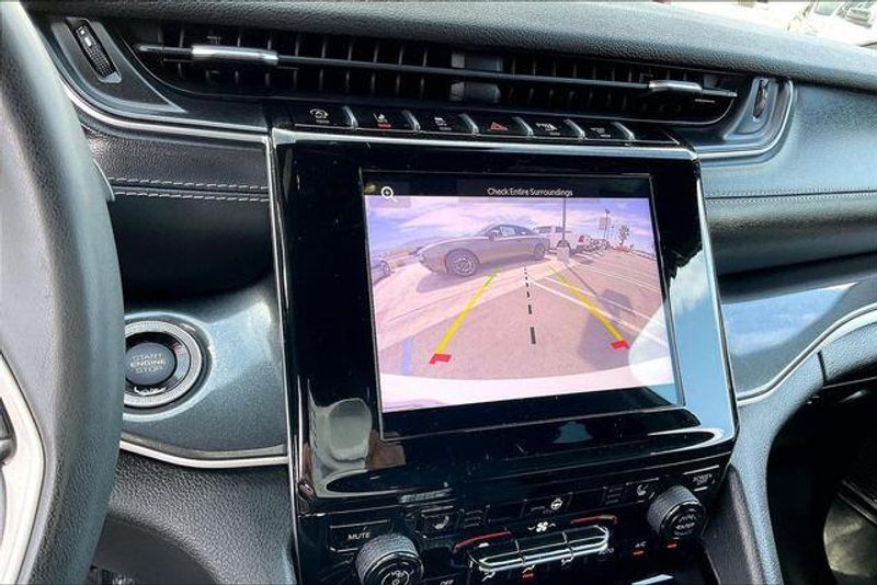 Used 2023 Jeep Grand Cherokee L AltitudeImage 20