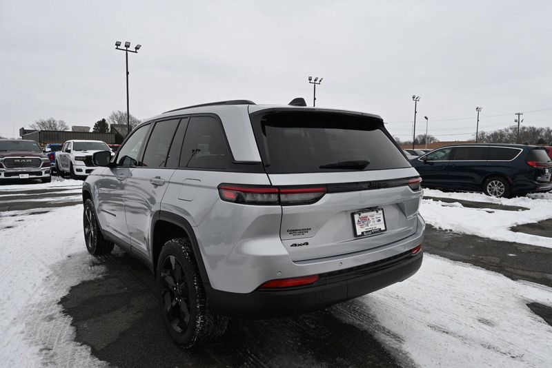 2025 Jeep Grand Cherokee Altitude XImage 8