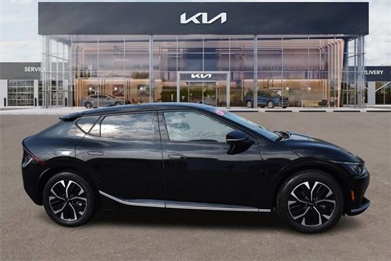 2024 Kia EV6 WindImage 2