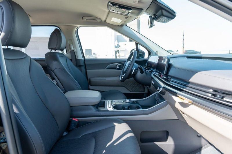 New 2026 Kia Carnival Hybrid EXImage 19