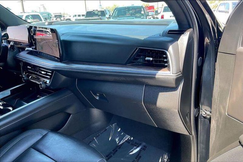 Used 2025 Chevrolet Tahoe LTImage 16