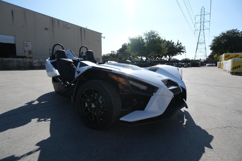 2024 POLARIS SLINGSHOT S AUTODRIVE MOONLIGHT WHITE 
