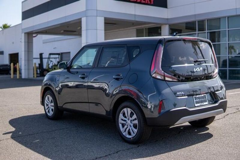 New 2025 Kia Soul LXImage 5