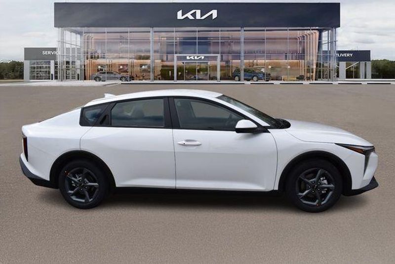 New 2026 Kia K4 LXSImage 2
