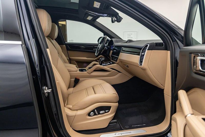 2021 Porsche Cayenne BaseImage 28