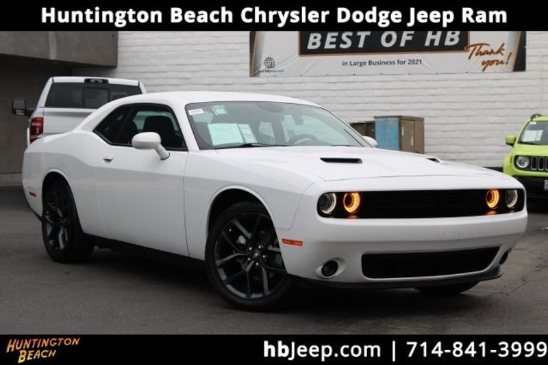 2021 Dodge Challenger SXTImage 1