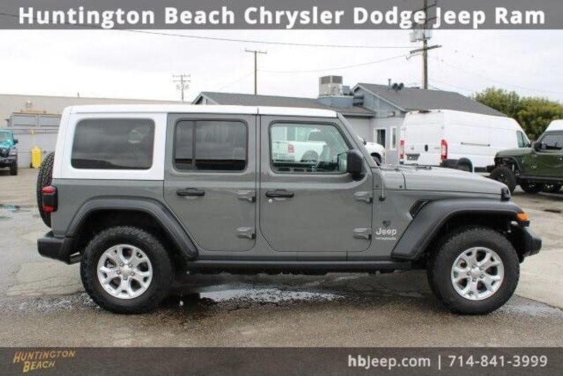 2021 Jeep Wrangler Unlimited IslanderImage 3