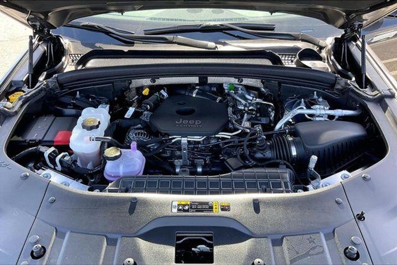 New 2026 Jeep Grand Cherokee L Limited 4x4Image 9