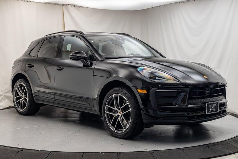 2024 Porsche Macan BaseImage 7