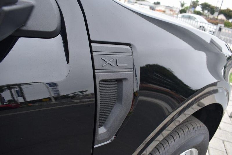 New 2025 Ford Maverick XLImage 5