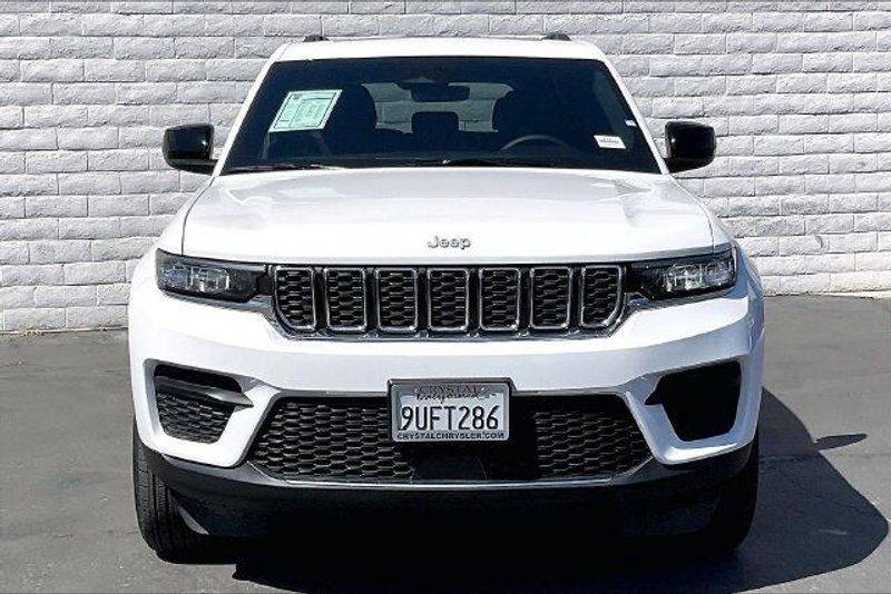 Used 2025 Jeep Grand Cherokee Laredo XImage 2