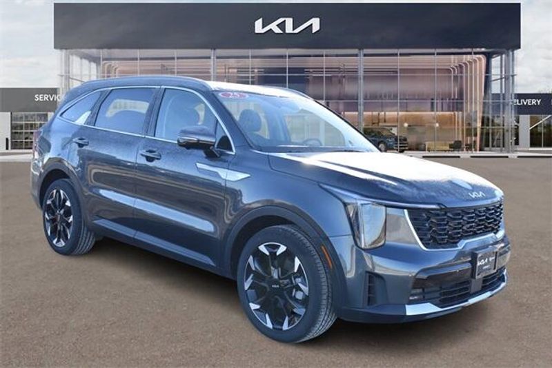 2025 Kia Sorento SXImage 1