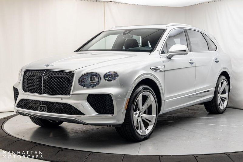 2024 Bentley Bentayga V8Image 1