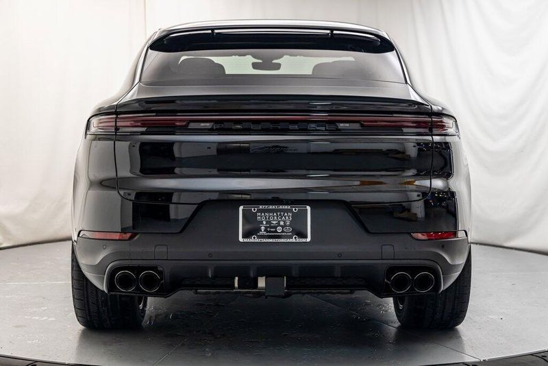 2024 Porsche Cayenne BaseImage 4