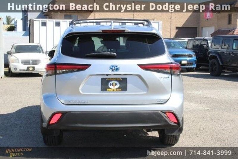 2021 Toyota Highlander Hybrid XLEImage 4