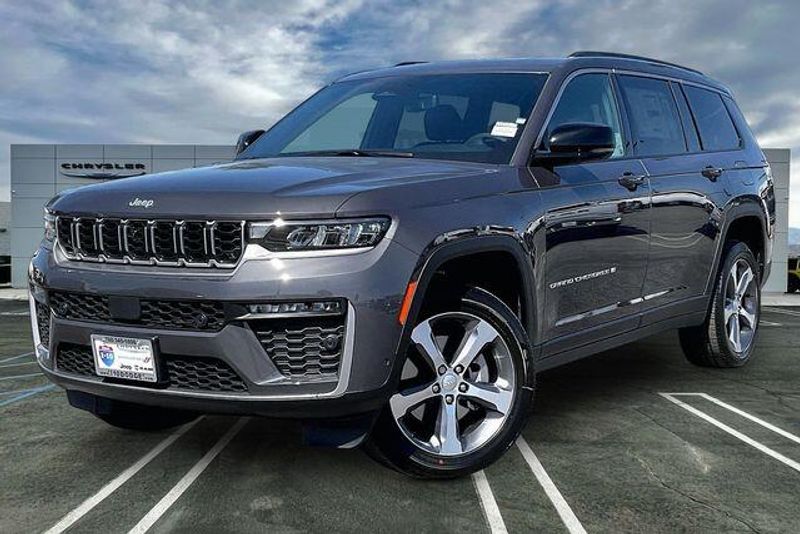 New 2026 Jeep Grand Cherokee L Limited 4x4Image 1