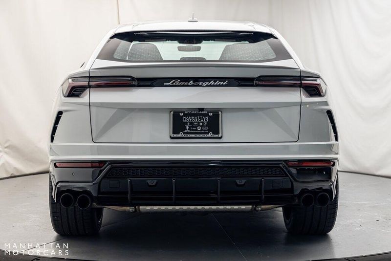 2021 Lamborghini Urus BaseImage 4