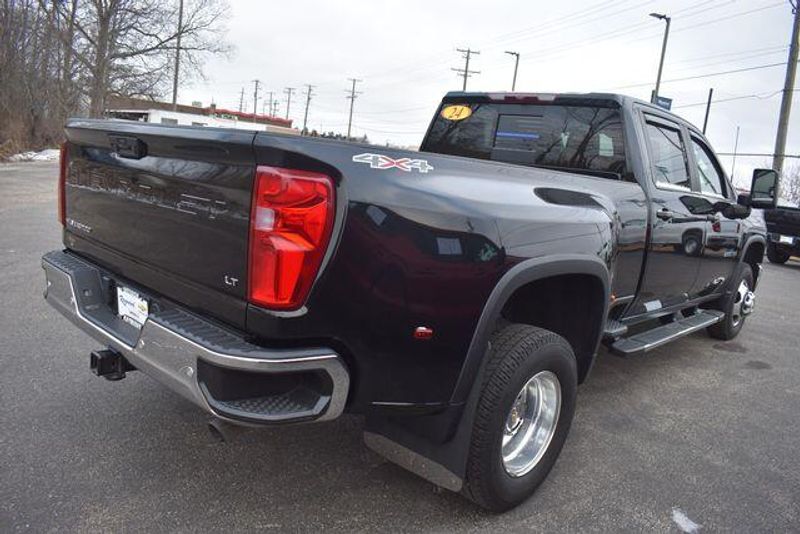 Used 2024 Chevrolet Silverado 3500HD LTImage 2