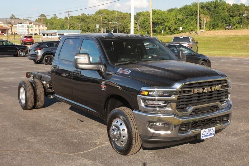 2025 RAM 3500 Tradesman Crew Cab Chassis 4x4 60