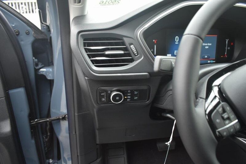 2025 Ford Escape Plug-In Hybrid BaseImage 16
