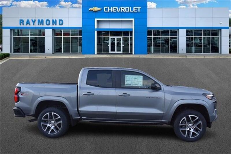 2024 Chevrolet Colorado Z71Image 2