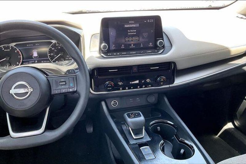 Used 2023 Nissan Rogue SVImage 5