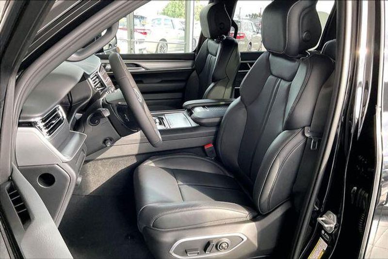 2026 Jeep Grand Wagoneer L Limited Reserve 4x4Image 6