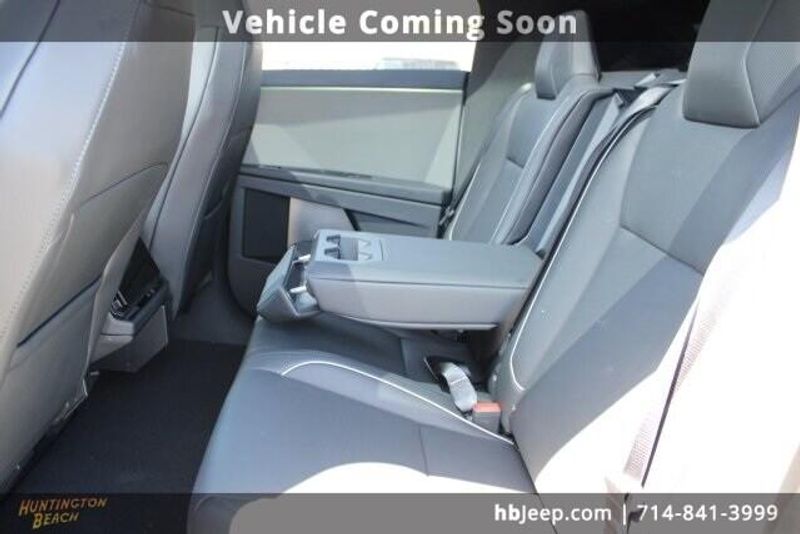 2024 Tesla Cybertruck BaseImage 41