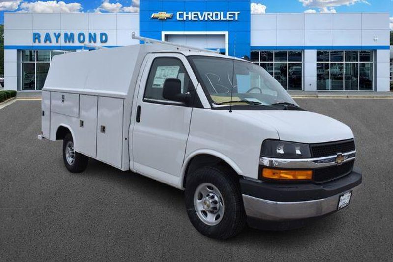 New 2025 Chevrolet Express 3500 Work VanImage 11