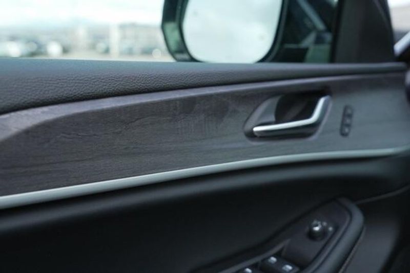 Used 2025 Jeep Grand Cherokee L LimitedImage 18