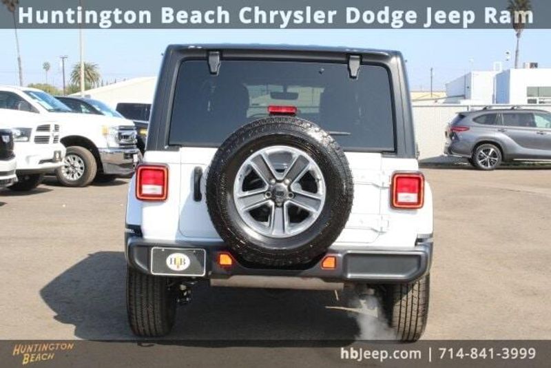 2022 Jeep Wrangler Unlimited SaharaImage 4