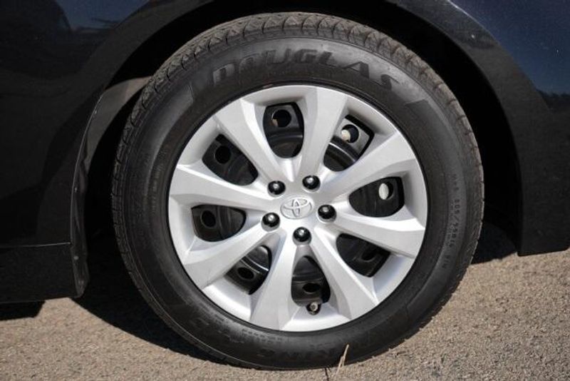 Used 2022 Toyota Corolla LEImage 9