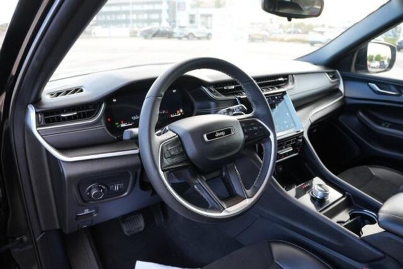 Used 2024 Jeep Grand Cherokee L AltitudeImage 10