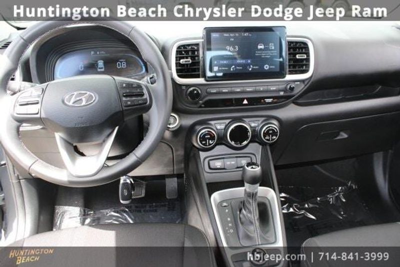 2025 Hyundai Venue SELImage 13