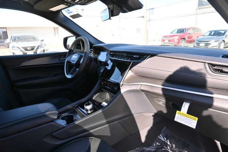2025 Jeep Grand Cherokee L Altitude XImage 18