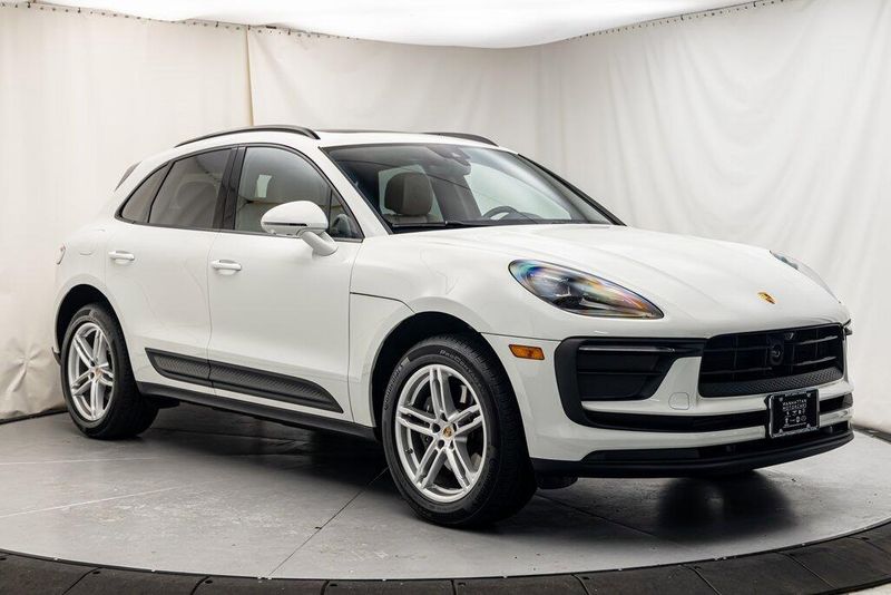 2024 Porsche Macan BaseImage 7