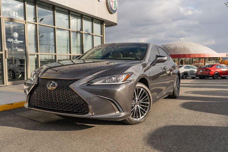 2025 Lexus ES 350 Base photo 2