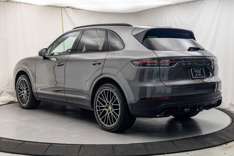 2021 Porsche Cayenne BaseImage 3