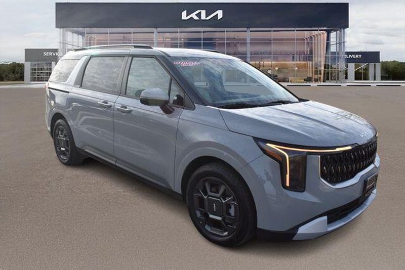 New 2026 Kia Carnival Hybrid EXImage 1