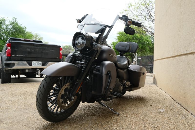 2017 HARLEY ROAD KING SPECIAL GRAY 