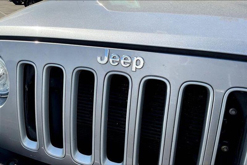 Used 2018 Jeep Wrangler JK SaharaImage 29