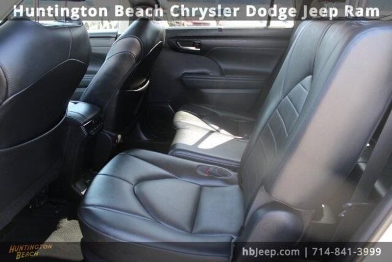 2021 Toyota Highlander Hybrid XLEImage 35