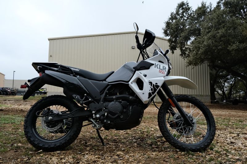 2025 KAWASAKI KLR 650 PEARL CRYSTAL WHITE AND METALLIC CARBON GRAY 