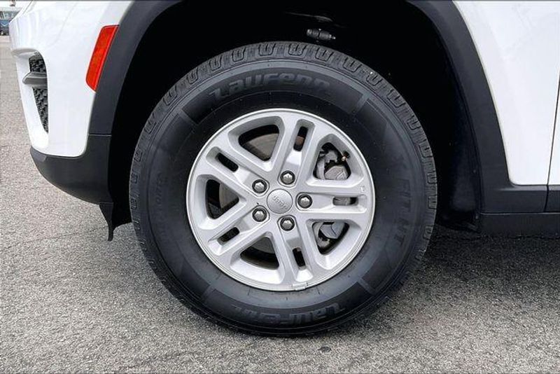 Used 2023 Jeep Grand Cherokee LaredoImage 8