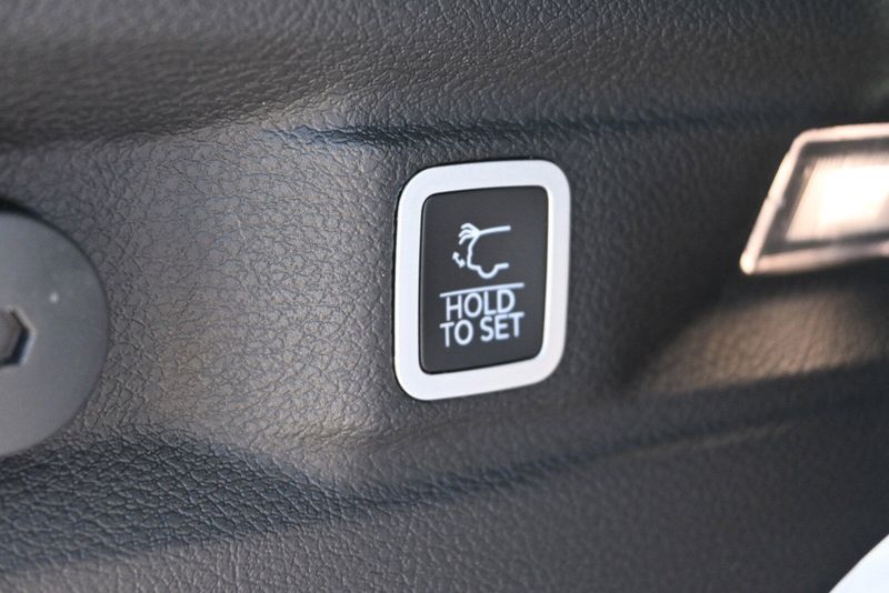 New 2025 Jeep Grand Cherokee L Altitude XImage 10