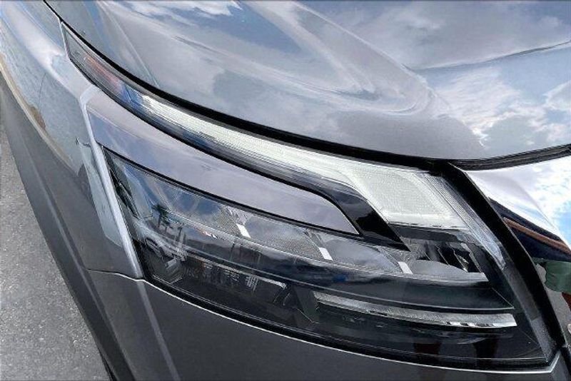 Used 2025 Nissan Pathfinder SImage 27